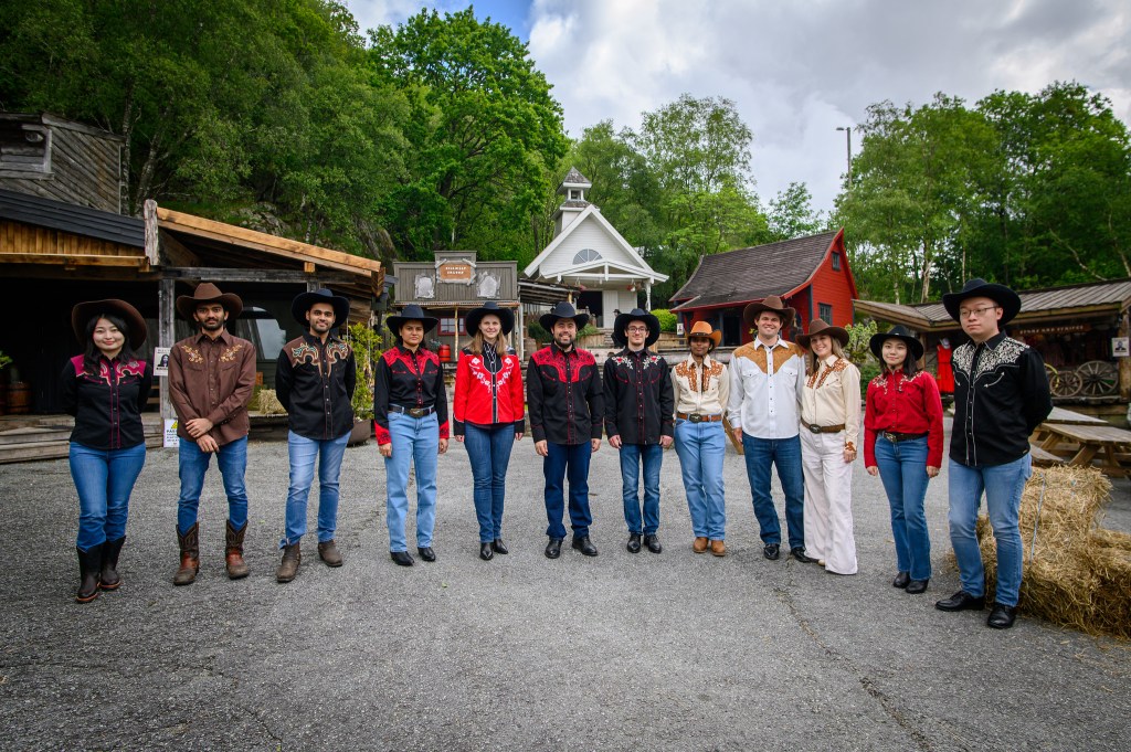 CHESS STARS TURN COWBOYS FOR A DAY AT NORWAY CHESS GAMES&nbsp;2025