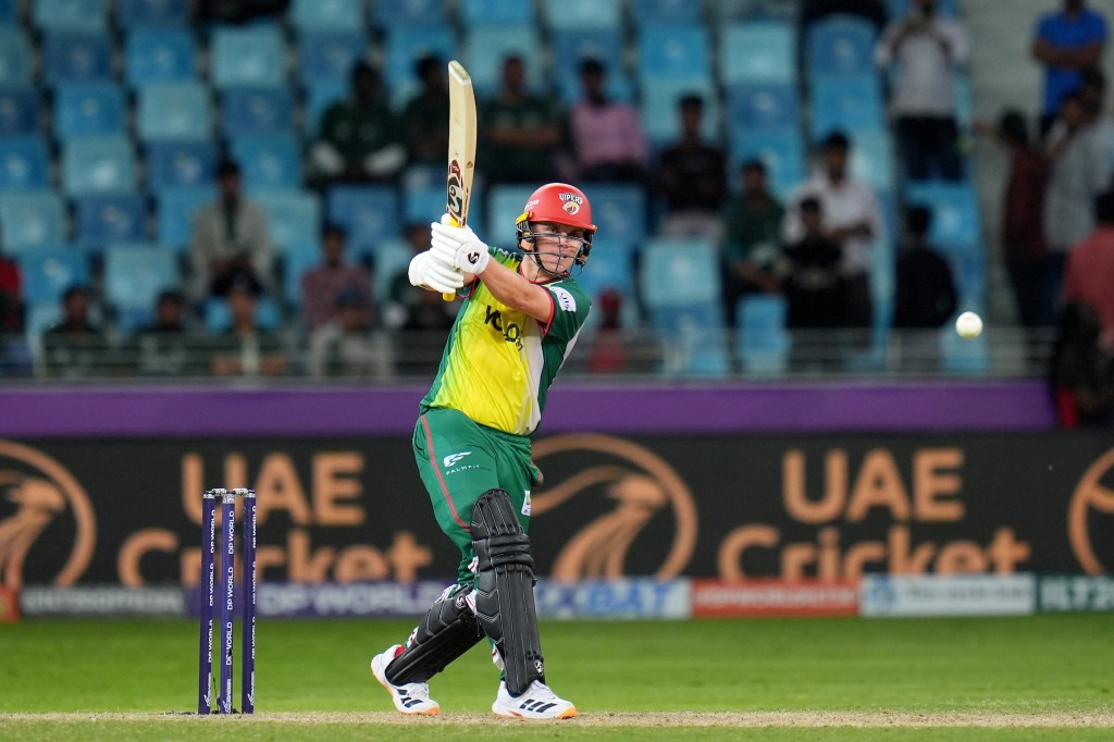 Desert Vipers qualify for playoffs after impressive five-wicket win over Dubai&nbsp;Capitals